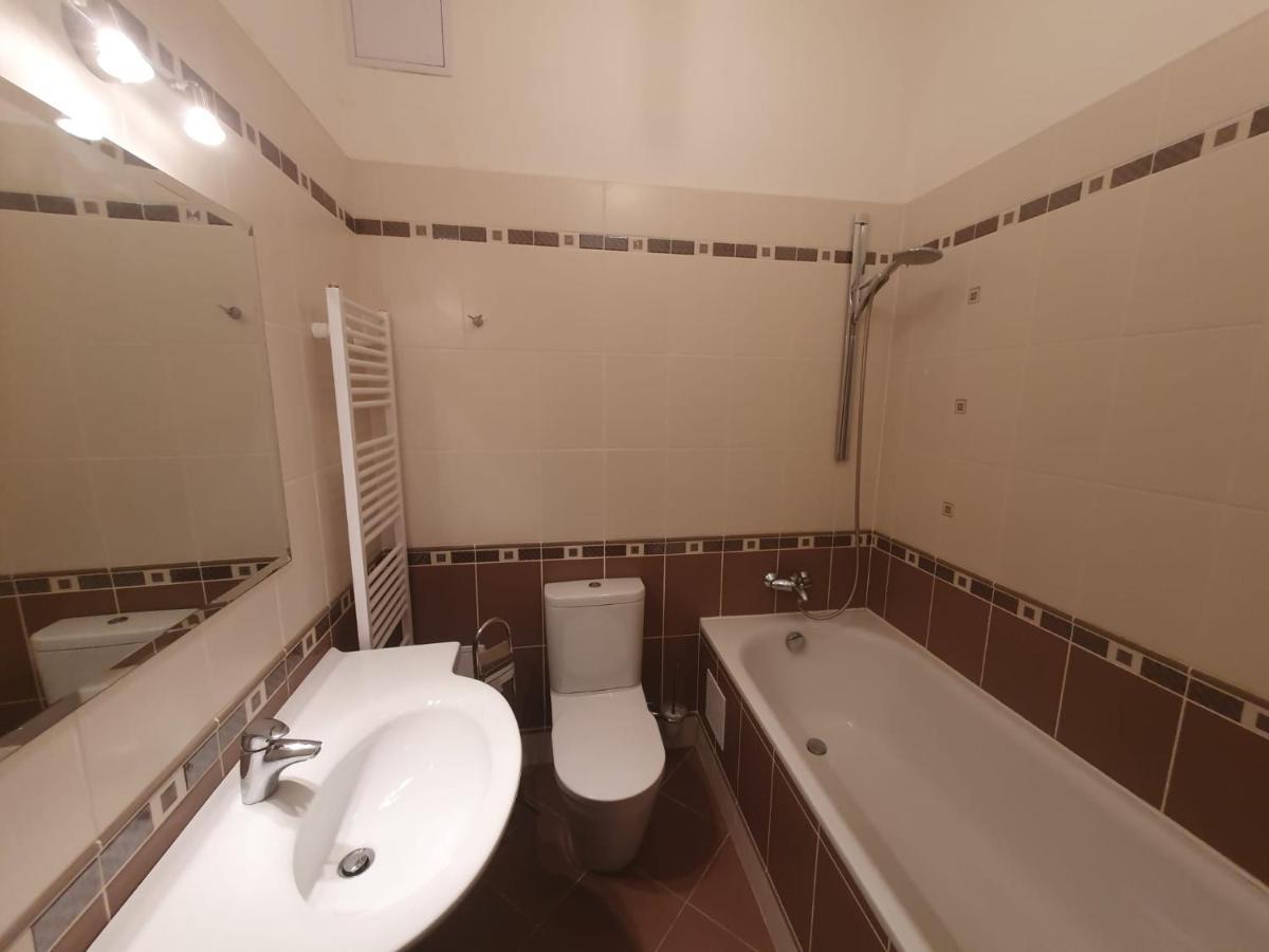 69m2 Na Trzni Kolonade Apartment
